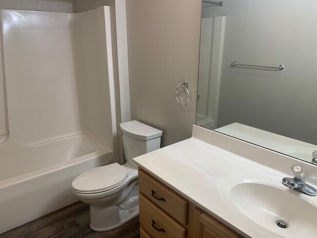 Building Photo - 930 Iowa Ave Unit 11