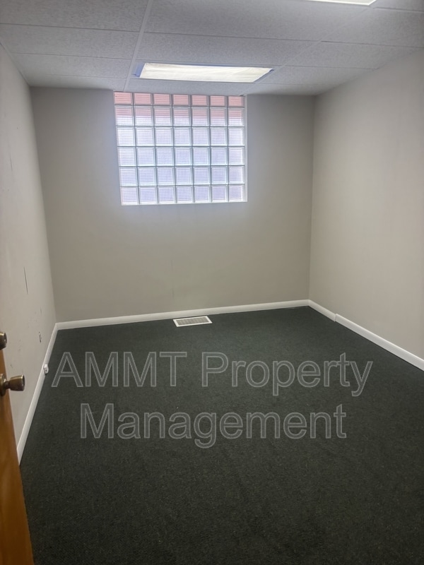 Photo - 114 E 4th St