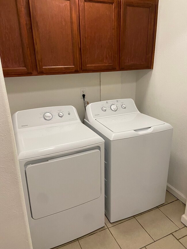 Lavadora y secadora en unidad - 8130 Heather Ave