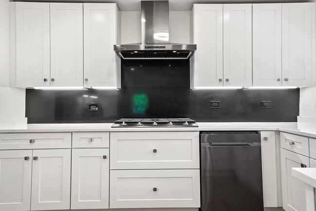 Photo - 2545 W Lunt Ave