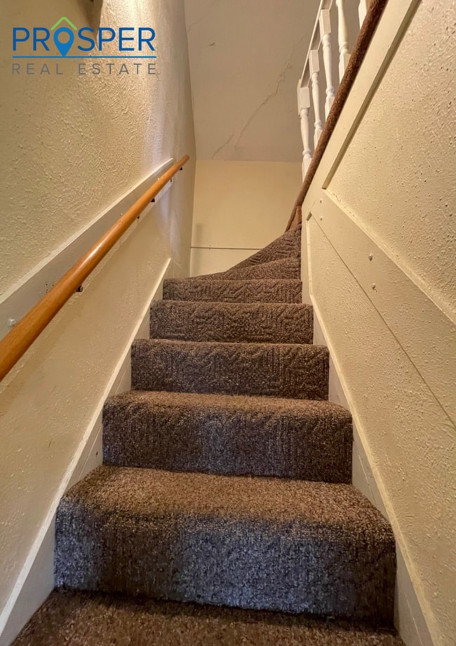 Photo - Nice 4-Bedroom House with Extra Office/Study Space Located Near Water Street - Available June 2026
