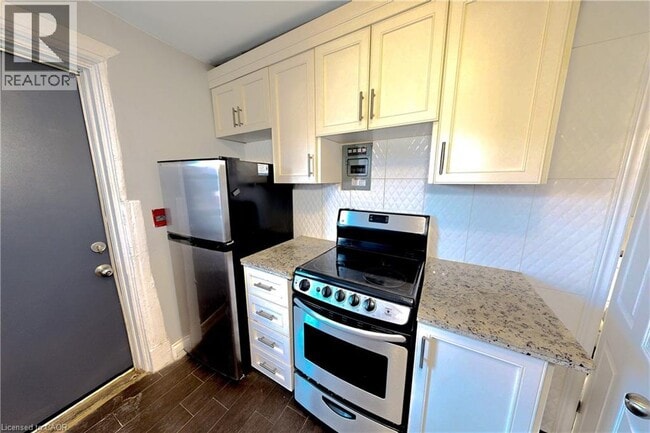 Photo - 477 King St E Unit 8