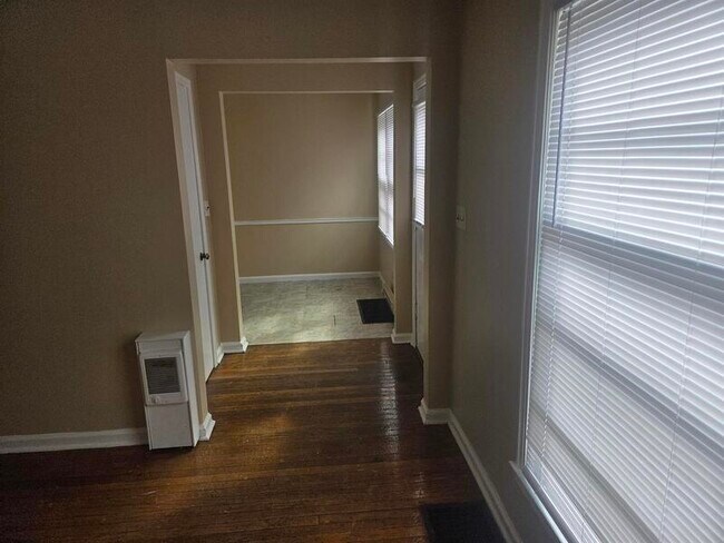 Photo - 679 Woodruff Pl E Dr