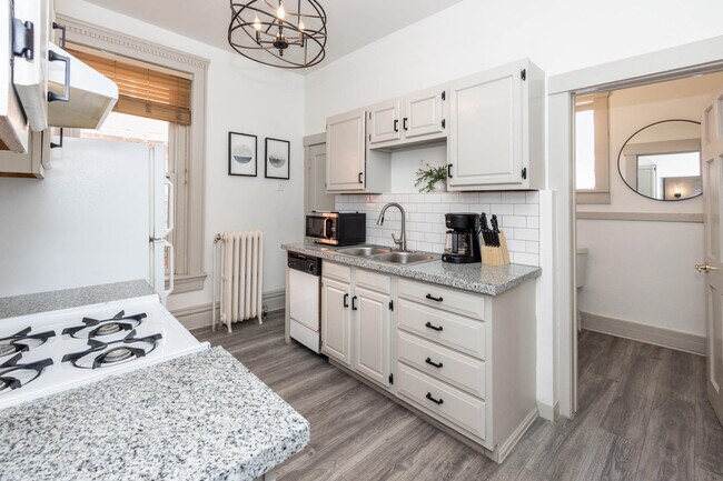 Photo - 830 Clarkson