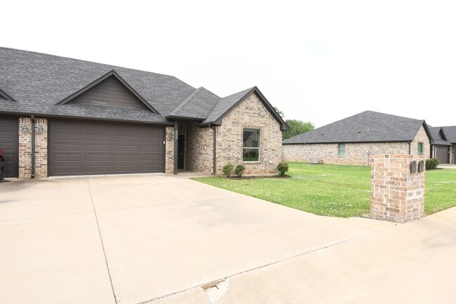 Photo - Modern 3-Bedroom 2 Bath Duplex in South Tyler