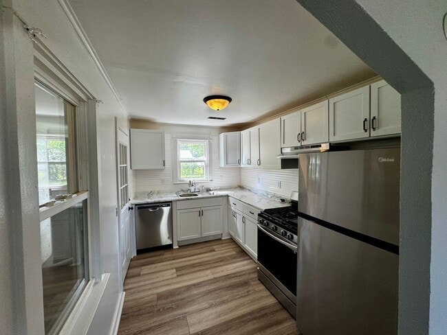 Photo - Updated 2 Bed Ranch Home w/ Huge Fenced Yard, Attached Garage & No Stairs – Moline