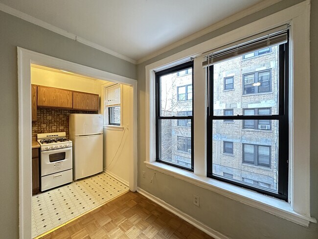 Photo - 744 W Belmont Ave Unit 603