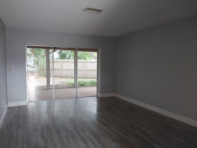 Photo - 3962 Basswood Dr