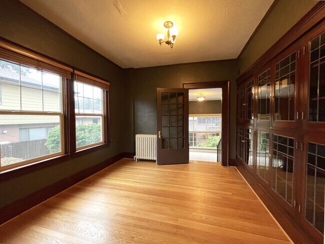 Photo - Gorgeous Spacious Three Story Craftsman Home with Washer/Dryer, Parking