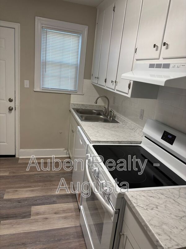 Photo - 1538 Heath St