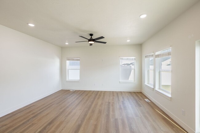 Photo - TWIN HOME FOR RENT IN SUGAR CITY - 3 BEDROOMS 2 FULL BATHROOMS