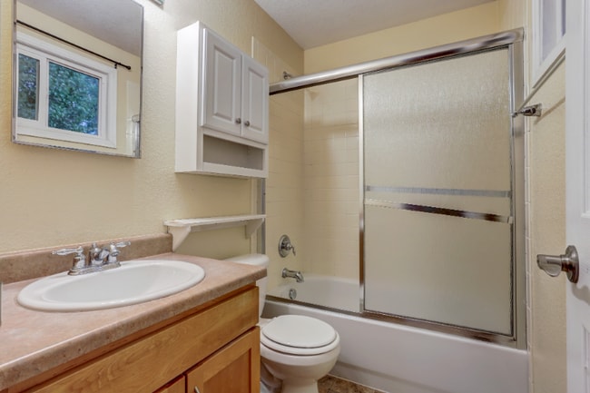 Photo - 7777 Umatilla St