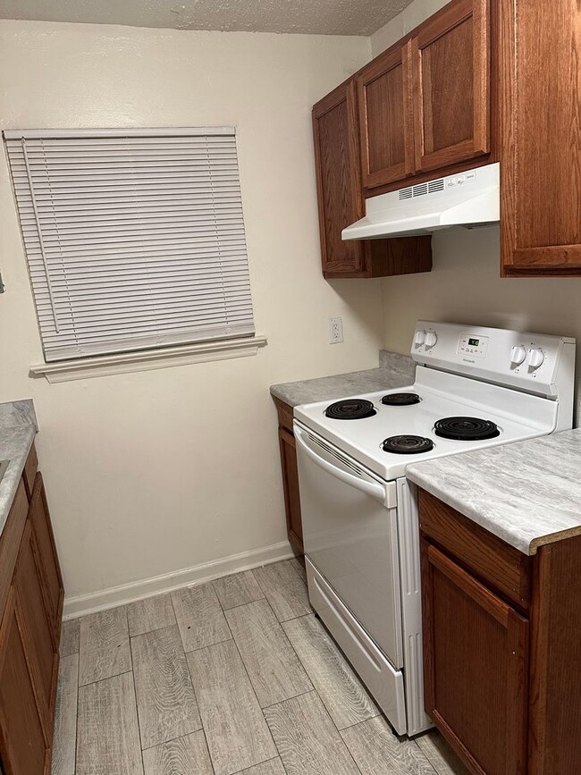 Photo - Spacious 2bedroom Townhome (500.00 off first full months rent ) Apply by 4/20/2026