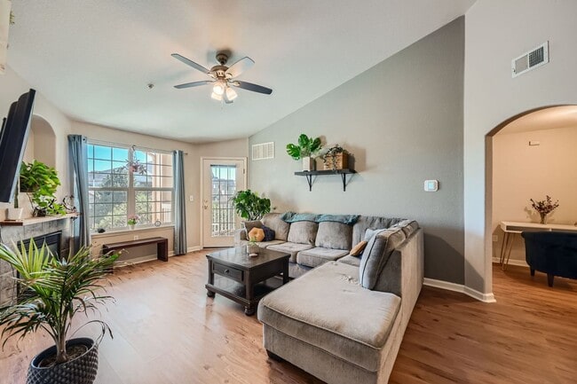 Photo - 1 bed 1 bath w/ near DIA! $500 MOVE IN SPECIAL Unit 305