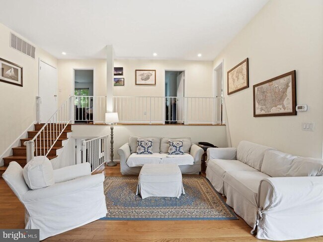 Photo - 405 Underhill Pl