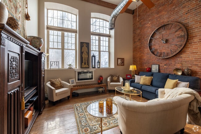 2BR, 1BA - 993SF - Living Room - Glen Street Associates