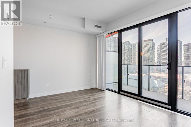 Photo - 215 Queen St W Unité 1805