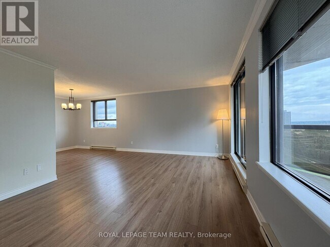 Photo - 470 Laurier Ave W Unit 1908