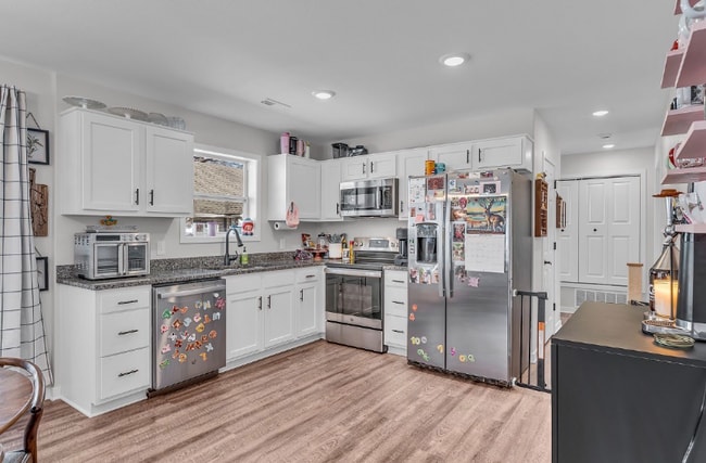 Photo - 916 SW Warren Ave