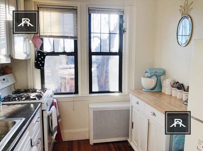 Building Photo - 1 bedroom in Brighton MA 02135 Unit 24 COPY Rental