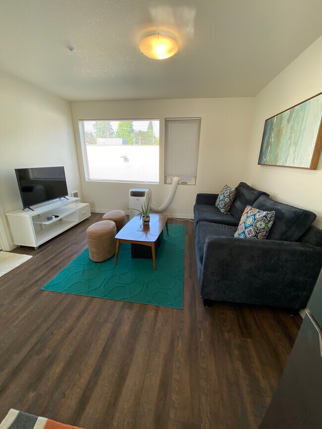 Photo - Steele Apartments