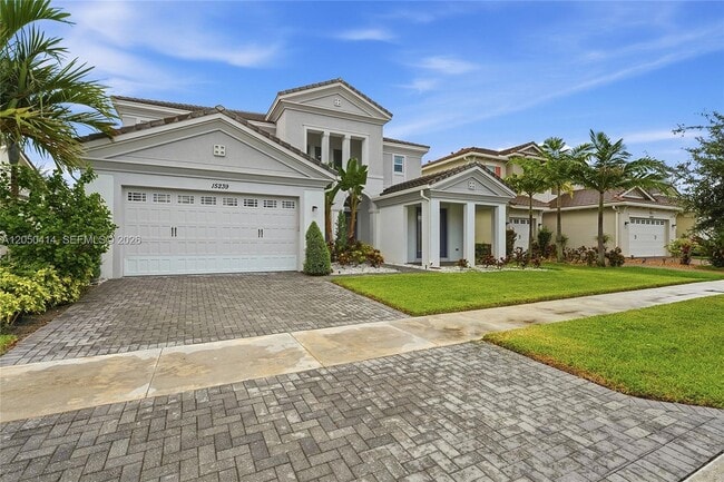 15239 Goldfinch Cir