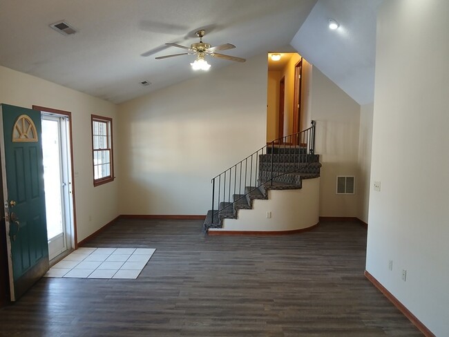 Photo - MOVE IN READY!!! 3 Bedroom, 2 Bath, 2 car Garage House For Rent
