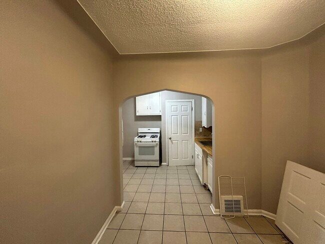 Photo - 12076 Laing St