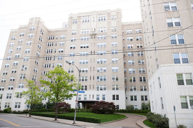 The Royal York, 3955 Bigelow Boulevard - The Royal York Apartments