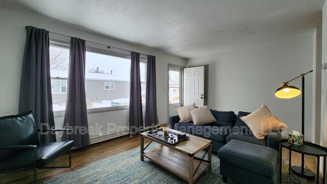 Photo - 525 7th Ave E