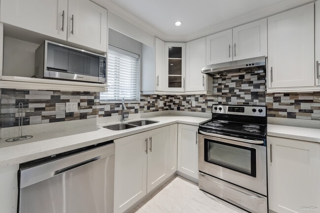 Photo - 3278 47th Av E