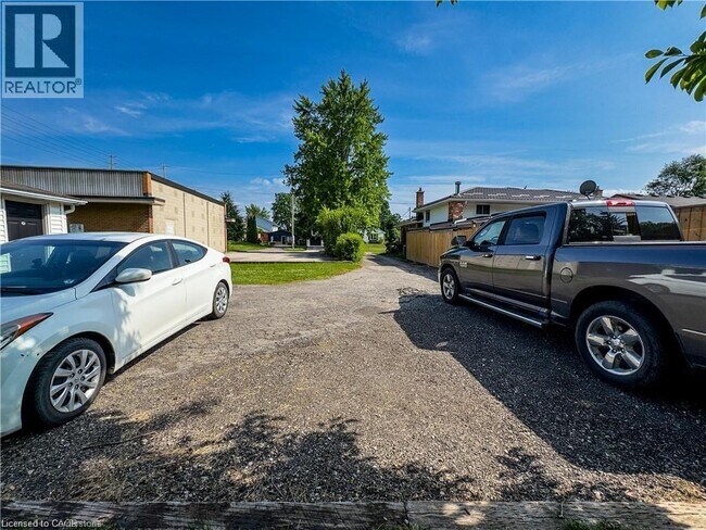 Photo - 598 Mapledale Ave