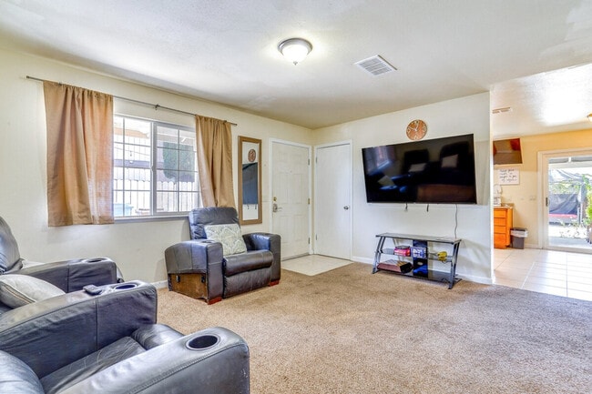 Building Photo - 110 Pasco Dr Unit ID1307360P