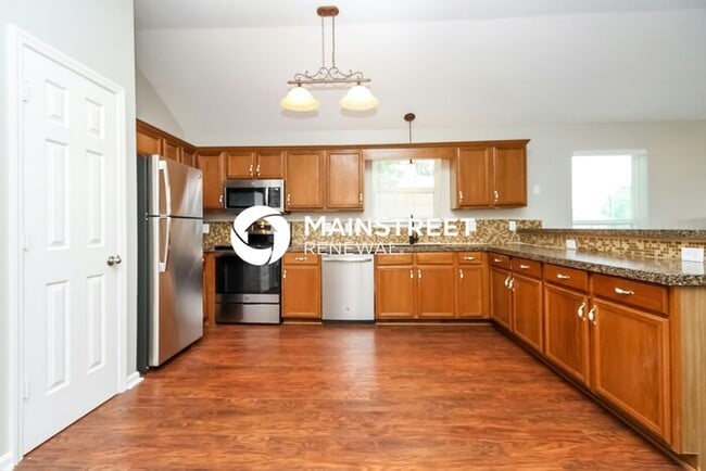 Photo - 3 Bedroom Pet-Friendly Home in La Vergne, TN with Main Street Renewal