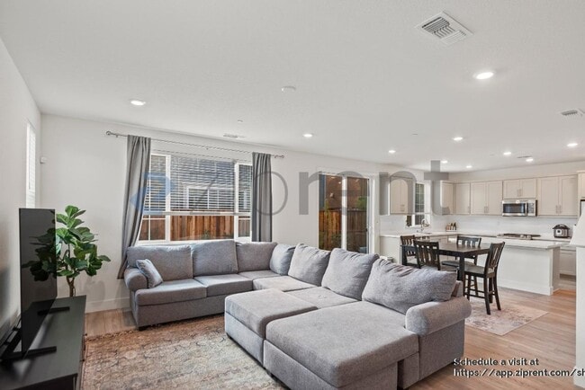 Photo - 1804 French Wy