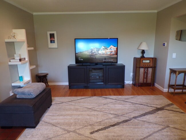 Photo - 6331 SW Wilbard St