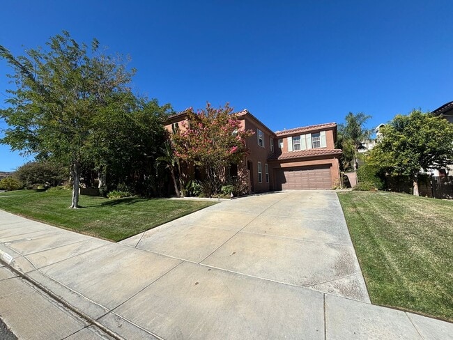 Spectacular 5-Bedroom Home with Private Po... - Spectacular 5-Bedroom Home with Private Po...