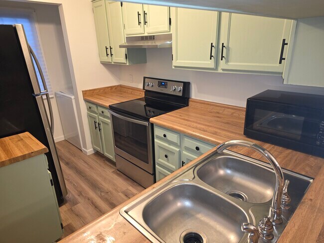 Photo - 3330 Queen Anne Way