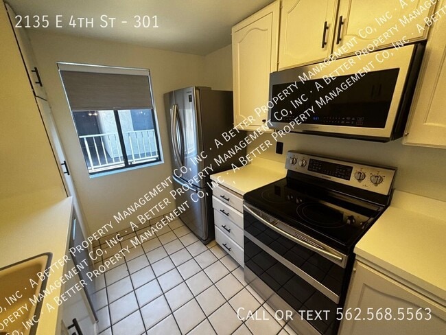 2135 E 4th St