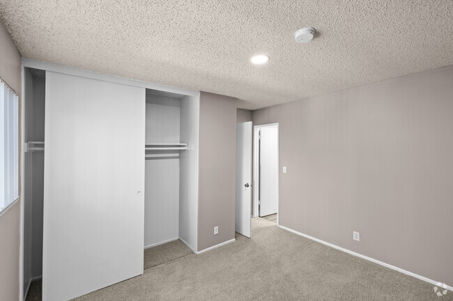 1BR, 1BA - 610SF - Bedroom
