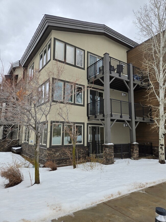 Building Photo - 6677 N 2200 W
