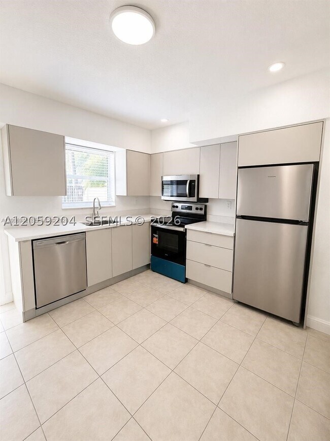 Photo - 2249 Johnson St