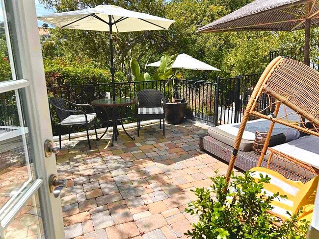 Your own private patio - 13554 Rand Dr Unidad Guesthouse