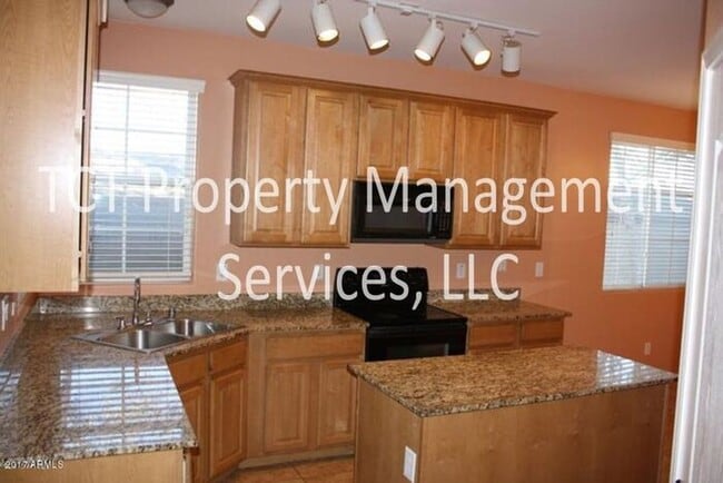 Spacious 4 Bedroom Home In Mesa!