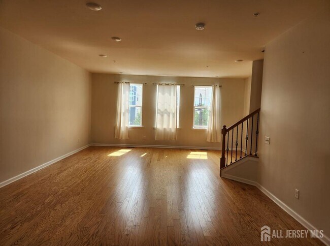 Photo - 38 Bond St