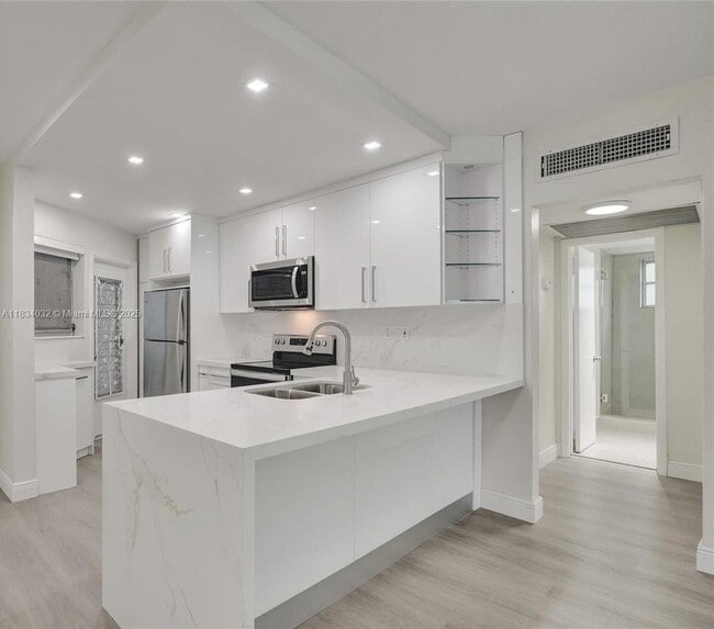 Photo - 18720 NE 18th Ave Unidad 116 Rental