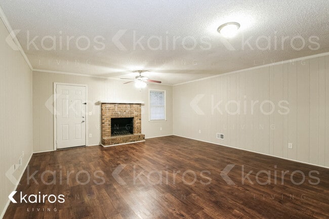 Photo - 340 Carterhill Dr