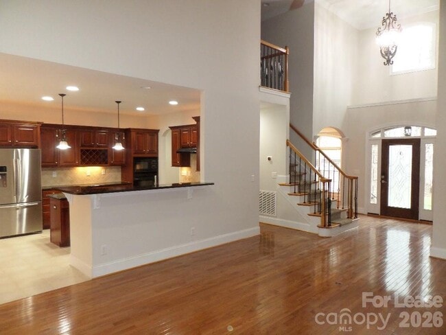 Photo - 421 Greenbay Rd