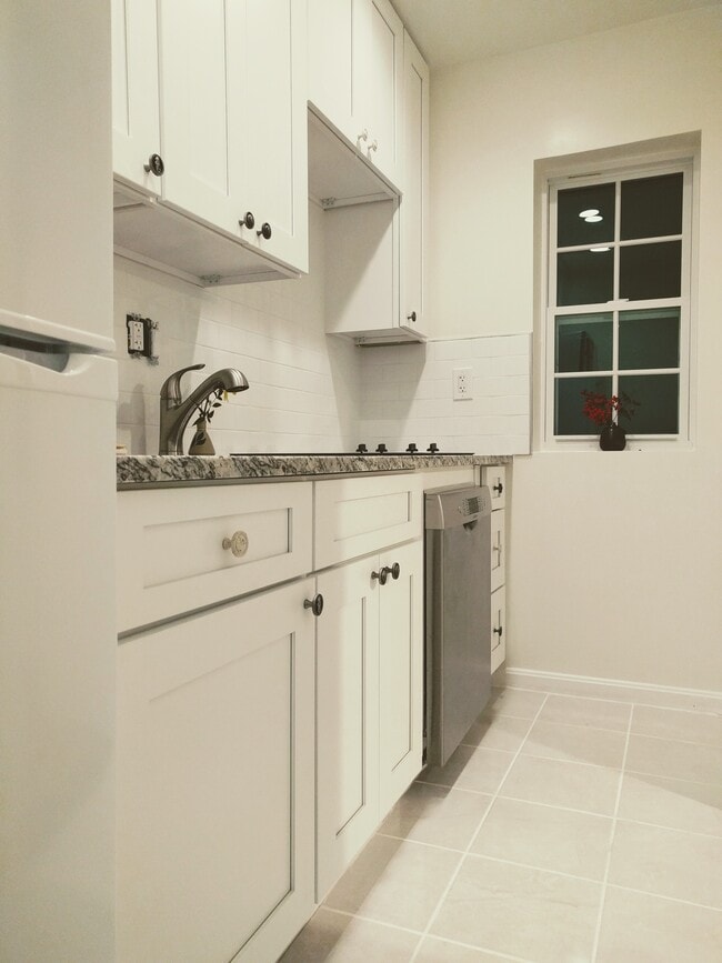 Building Photo - 1760 North Rhodes Street Unit 345 Rental