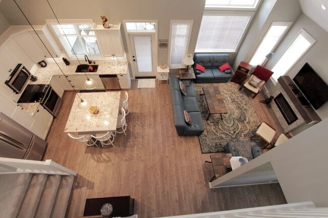 Building Photo - 2450 Radio Tower Rd Unit SI ID1521988P